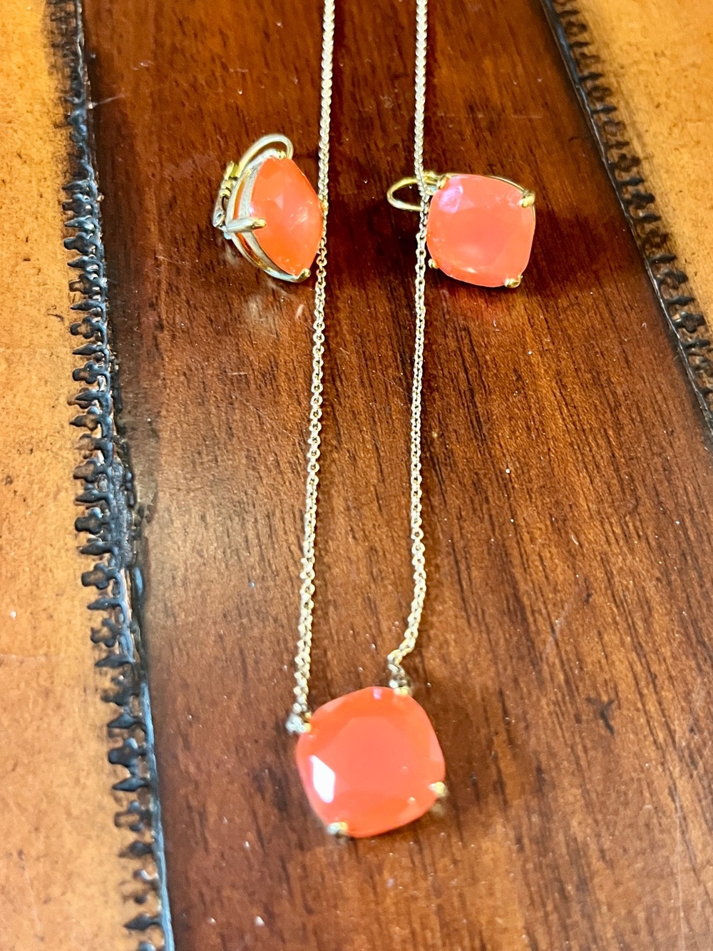 kate spade Coral Glass Pendant Necklace with Matching Stud Earrings - Picture 2 of 3
